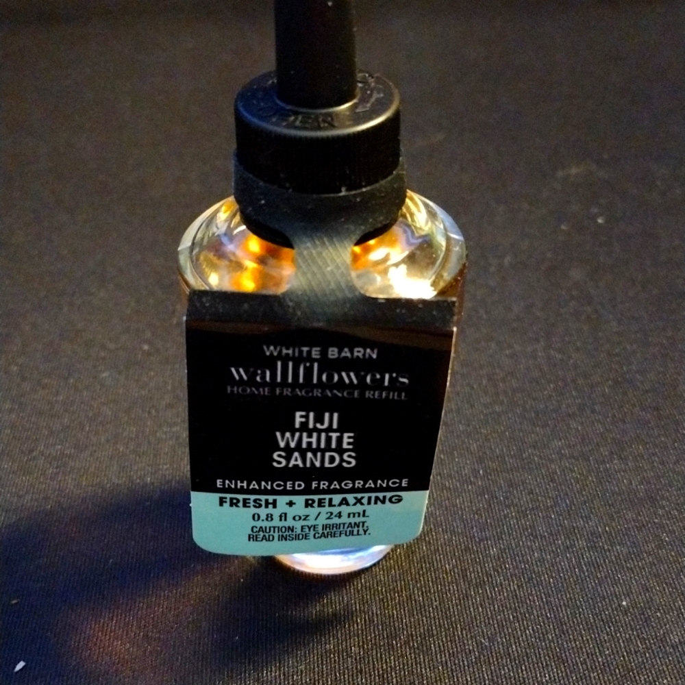 Bath&Body Works Home fragrance refill. White Barn wallflowers